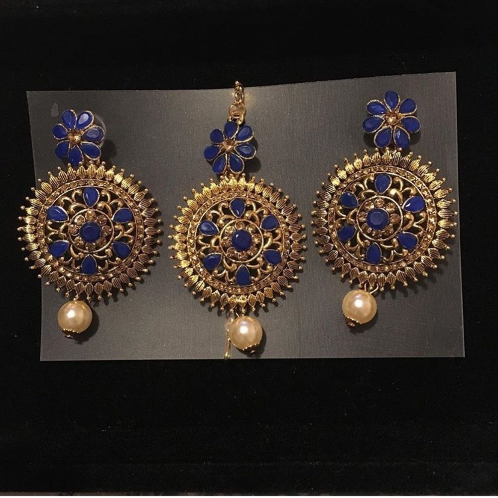 Indian jewlery earrings and tikka set